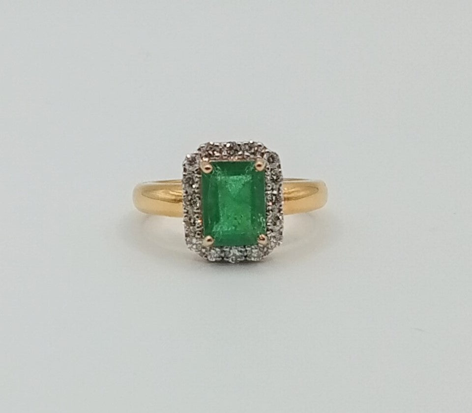 EMERALD DIAMOND GOLD RING