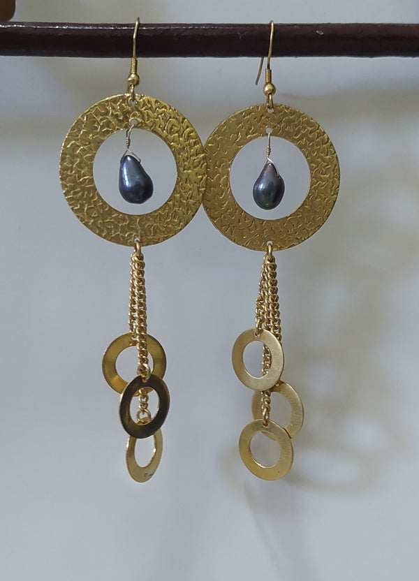 Black Pearl Circle Earrings